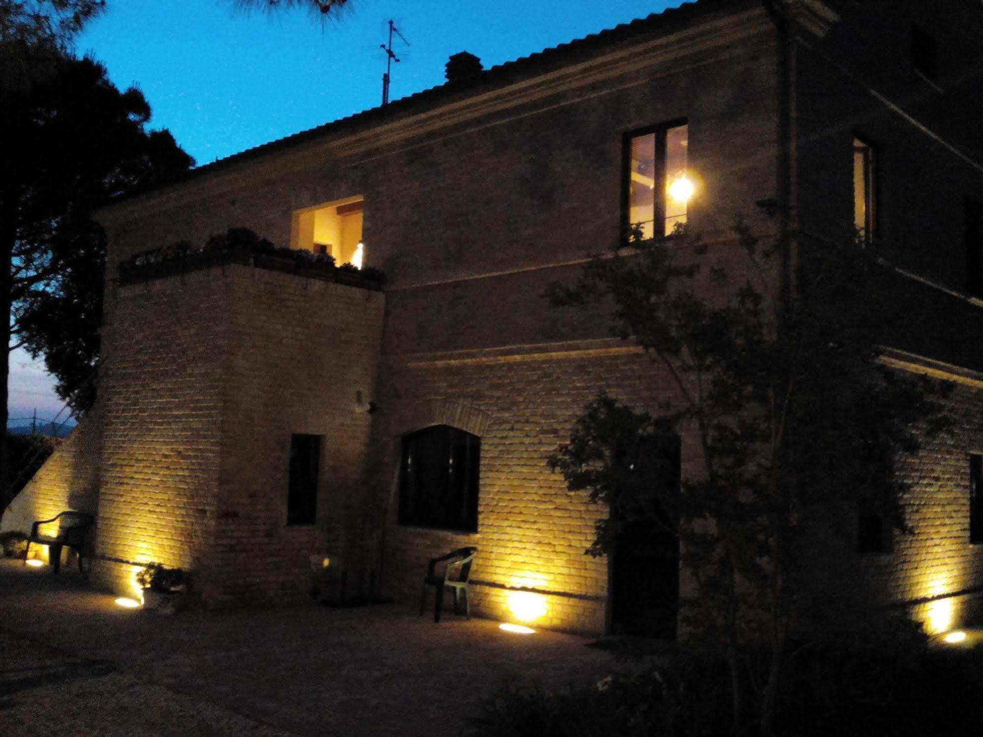 منزل الضيف بوتنزا بيسينا  في Agriturismo La Fonte Di San Girio المظهر الخارجي الصورة